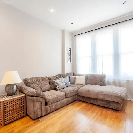 New Listing! Calming 2Br Near Park, Herne Hill